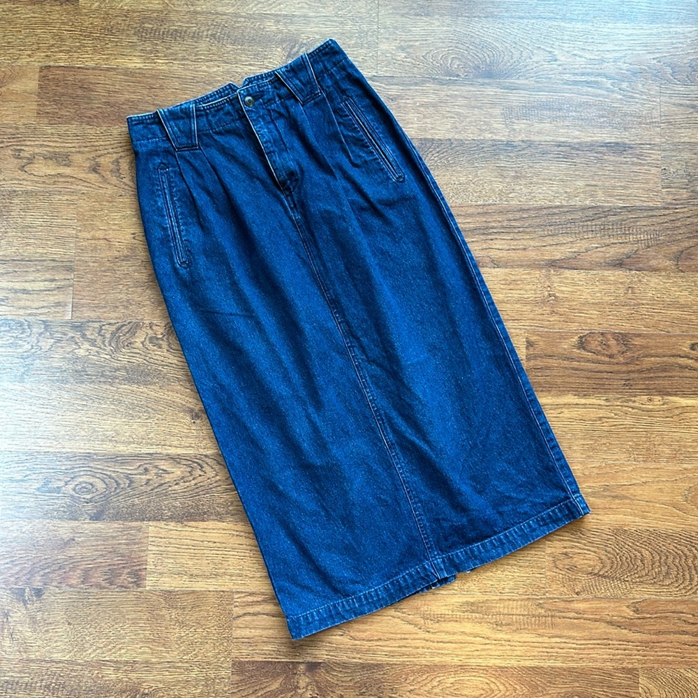 1990s LizSport Cotton Dark Denim Midi Skirt with Pockets and Pleats, 26 waist